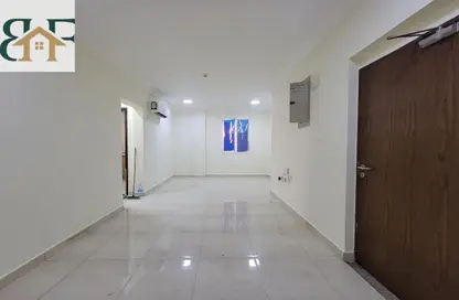 شقة - 3 غرف نوم - 2 حمامات للايجار في شارع المطار القديم - طريق المطار القديم - الدوحة