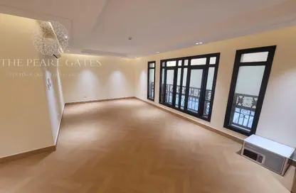 Apartment - 2 Bedrooms - 2 Bathrooms for rent in Al Nasr Street - Al Nasr - Doha