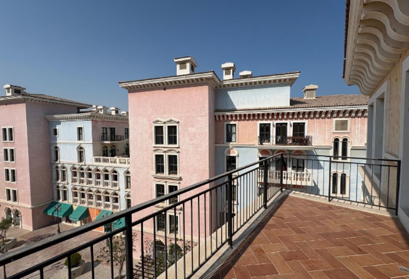 3 BD WITH BALCONY AND GREAT VIEW / OFFERS APPLY