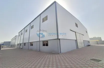 مخزن - استوديو - 8 حمامات للايجار في شارع الصناعية الشرقي - بركة العوامر - الوكرة