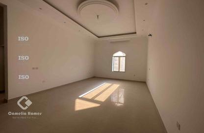 Compound - 5 Bedrooms - 6 Bathrooms for rent in Muraikh - AlMuraikh - Doha