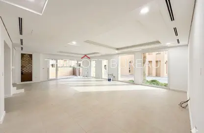 Villa - 4 Bedrooms - 5 Bathrooms for rent in East Gate - West Bay Lagoon - Doha