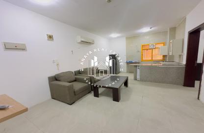 Apartment - 1 Bedroom - 1 Bathroom for rent in Umm Ghuwailina 4 - Umm Ghuwailina - Doha