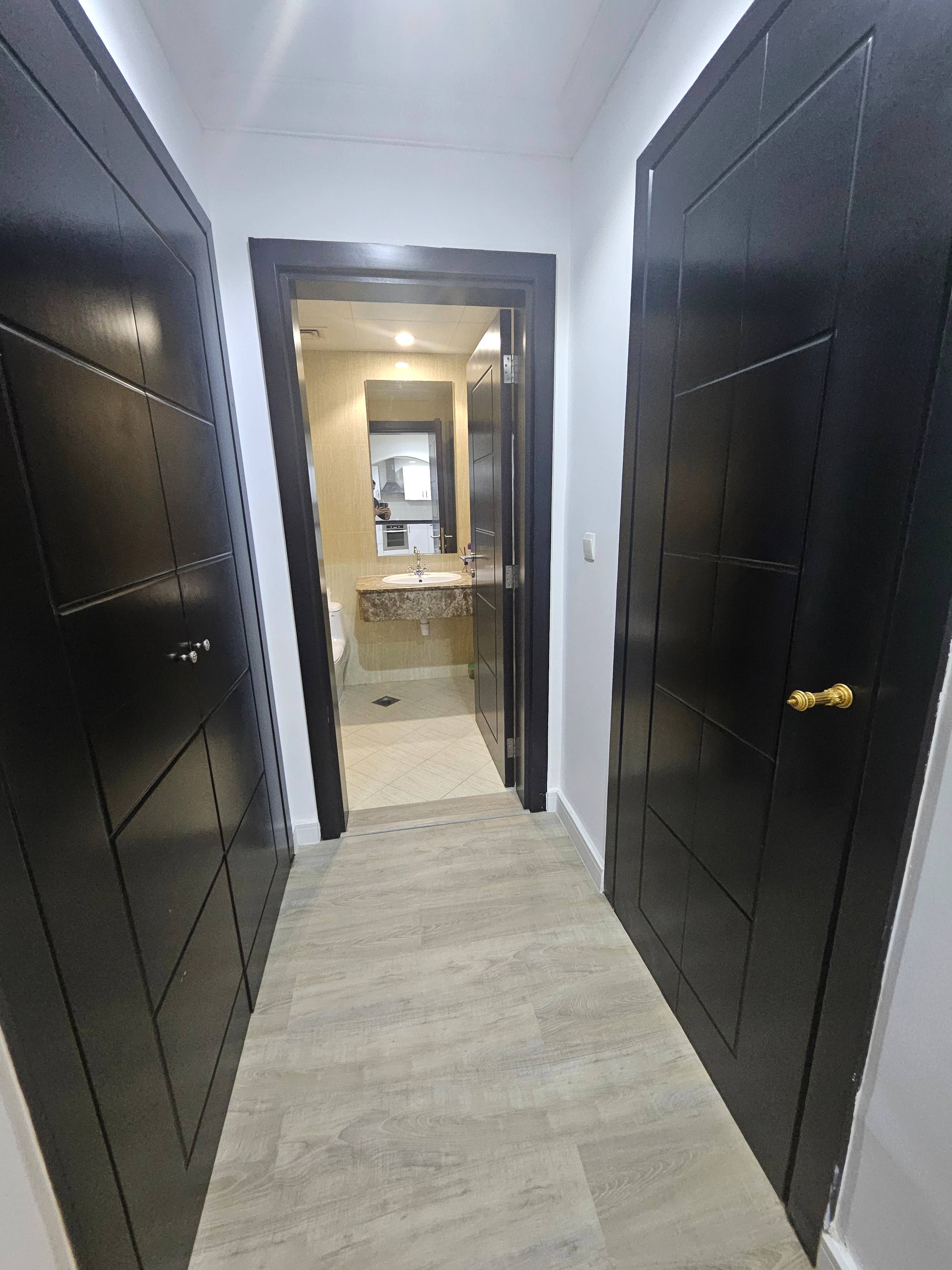 LUXURY BIG LAYOUT 1BEDROOM FULLY FURNISHED BALCONY thumbnail 3