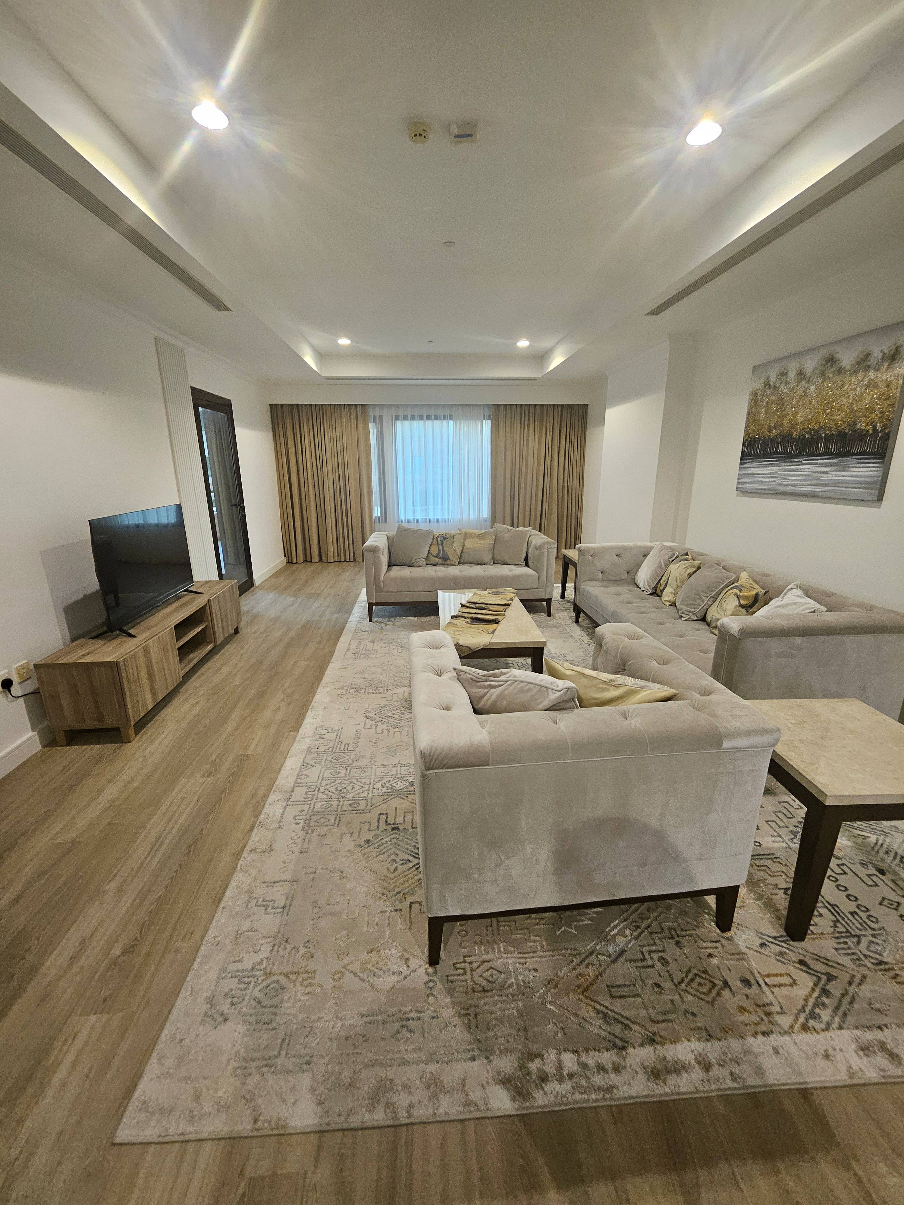 LUXURY BIG LAYOUT 1BEDROOM FULLY FURNISHED BALCONY thumbnail 9