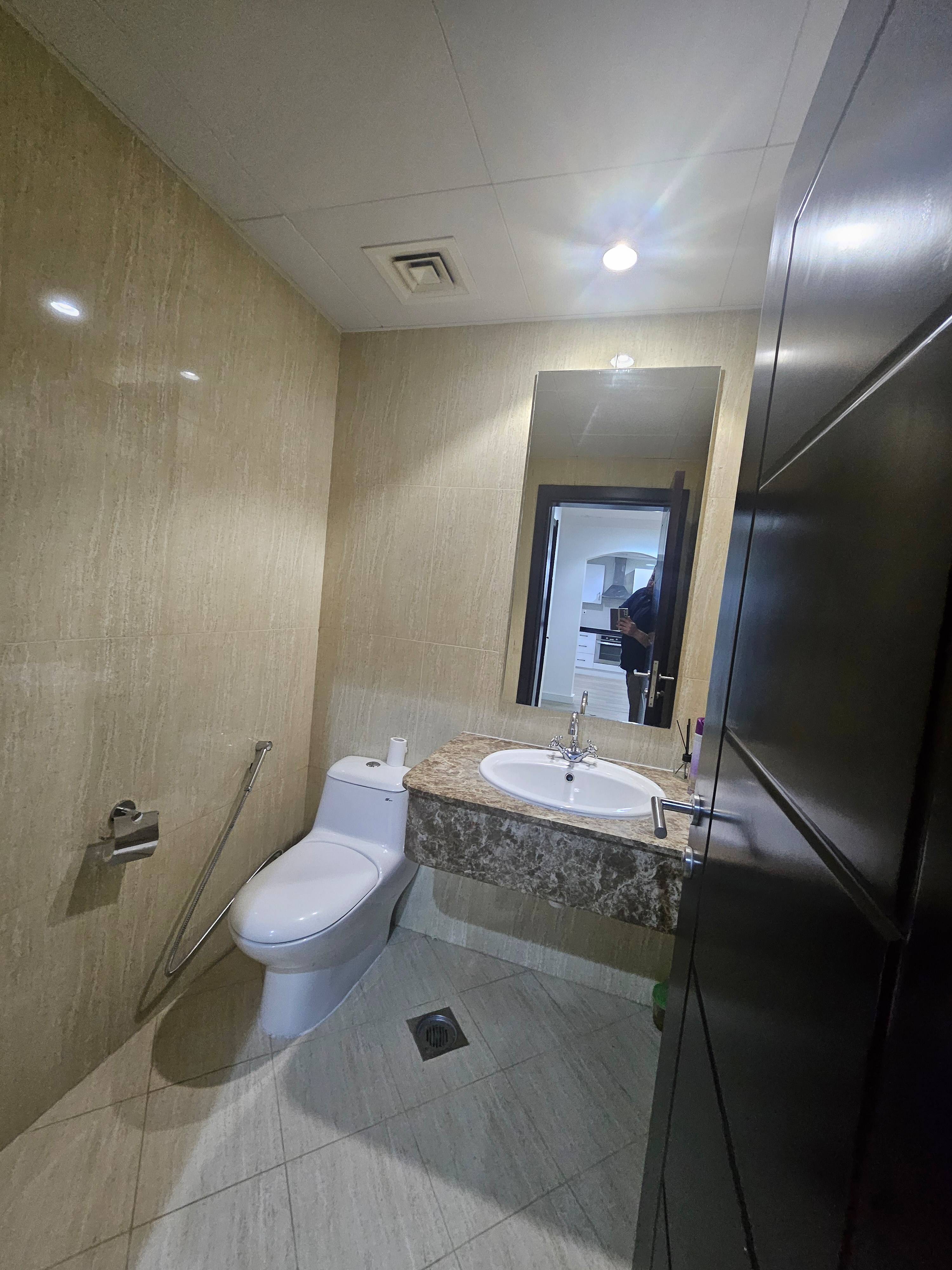 LUXURY BIG LAYOUT 1BEDROOM FULLY FURNISHED BALCONY thumbnail 5