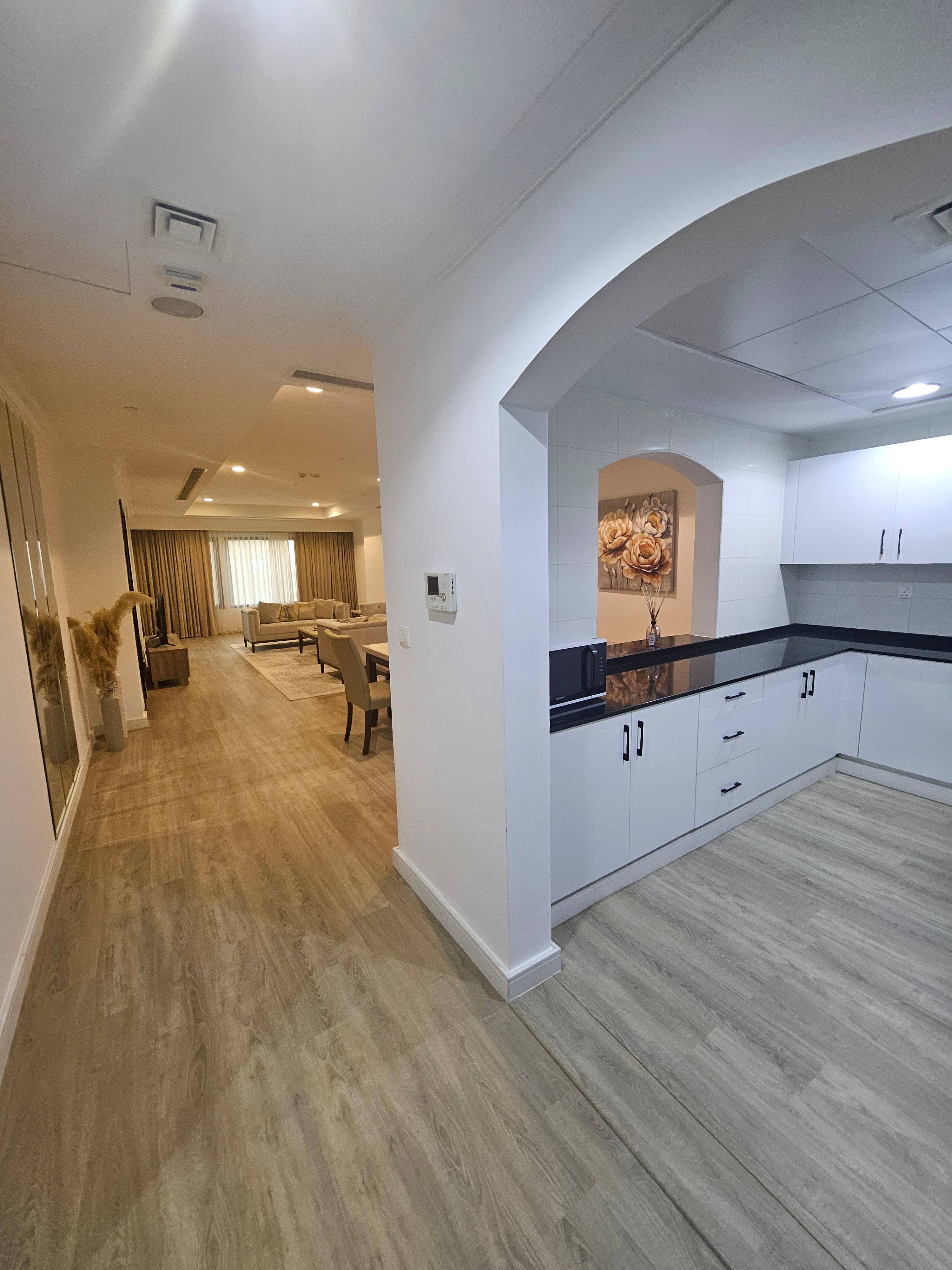 LUXURY BIG LAYOUT 1BEDROOM FULLY FURNISHED BALCONY thumbnail 2