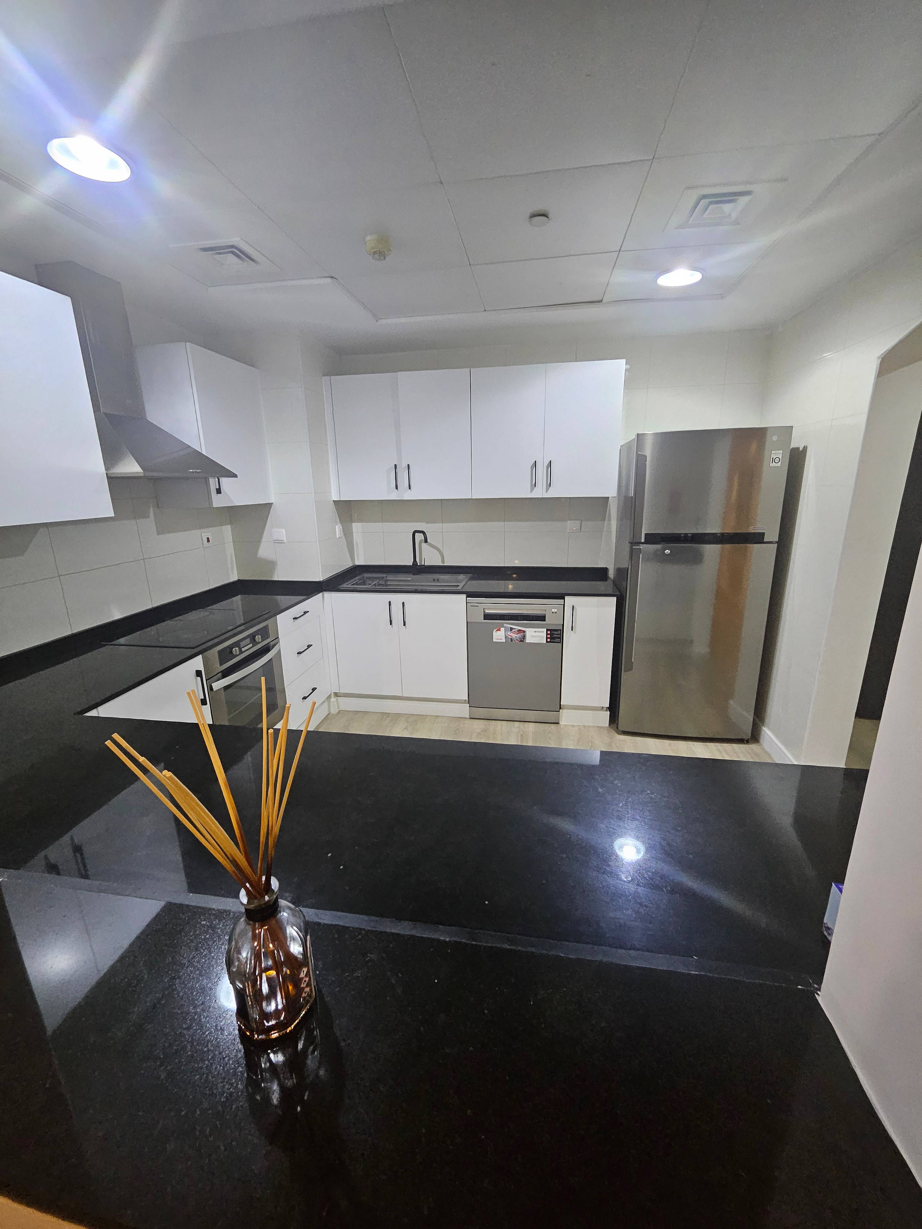 LUXURY BIG LAYOUT 1BEDROOM FULLY FURNISHED BALCONY thumbnail 8