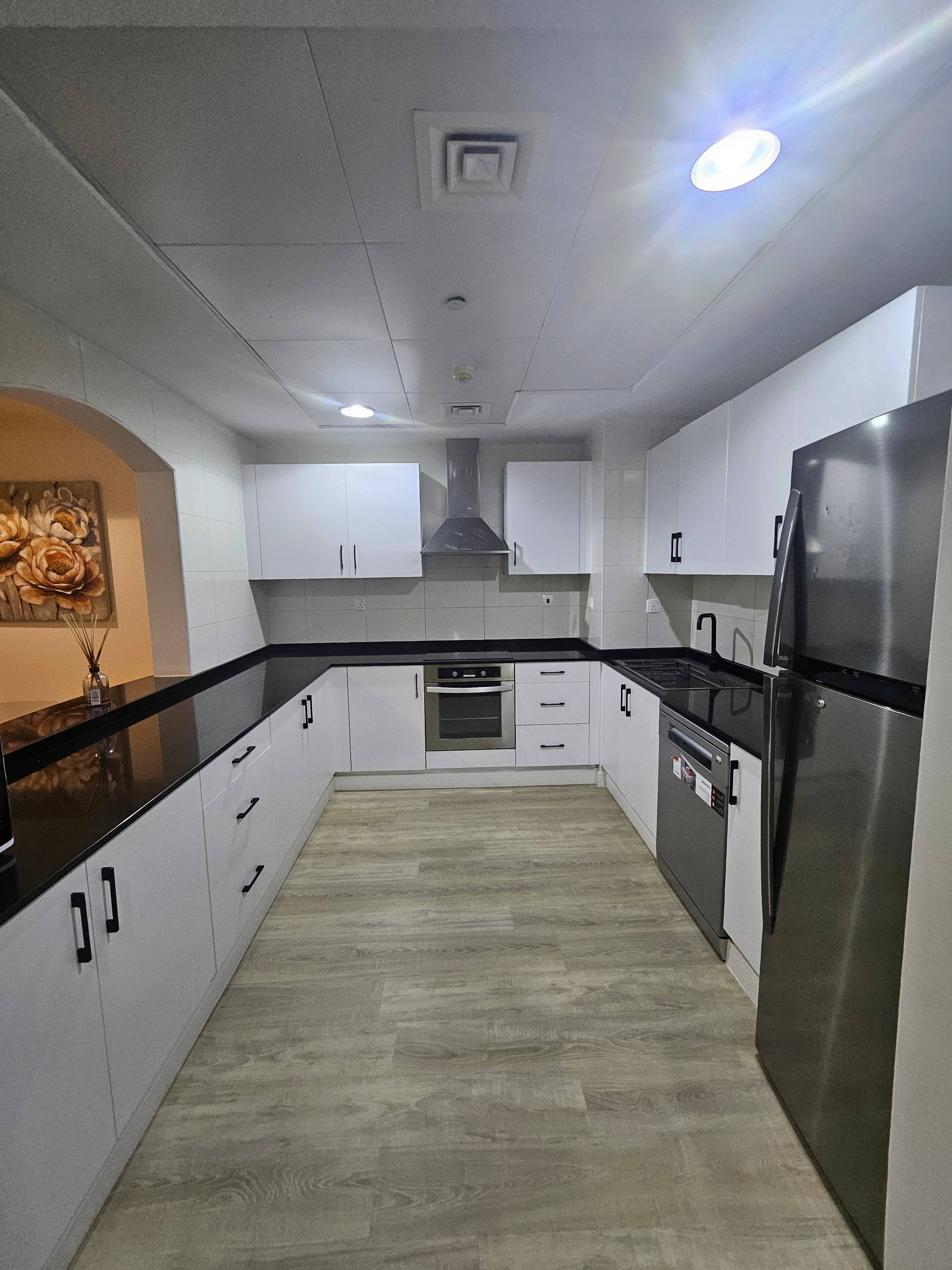 LUXURY BIG LAYOUT 1BEDROOM FULLY FURNISHED BALCONY thumbnail 6