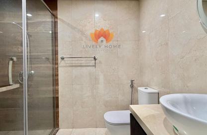 Apartment - 2 Bedrooms - 3 Bathrooms for rent in Crescent Building - Yasmeen City - Lusail