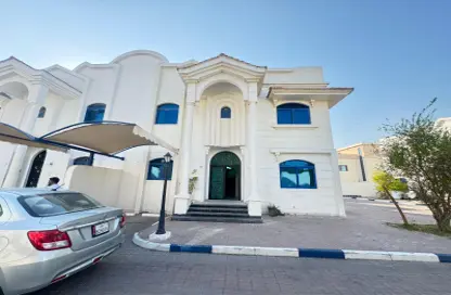 Villa - 5 Bedrooms - 4 Bathrooms for rent in Al Nuaija Street - Al Nuaija - Doha