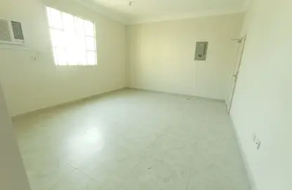 Apartment - 2 Bedrooms - 2 Bathrooms for rent in Al Mansoura - Al Mansoura - Doha