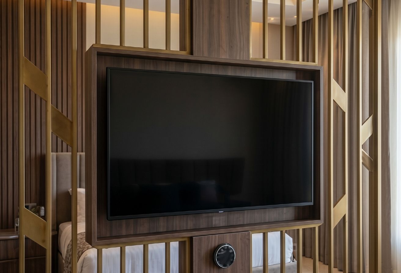 Fully Furnished Luxury Studio next to  Vendôme thumbnail 2