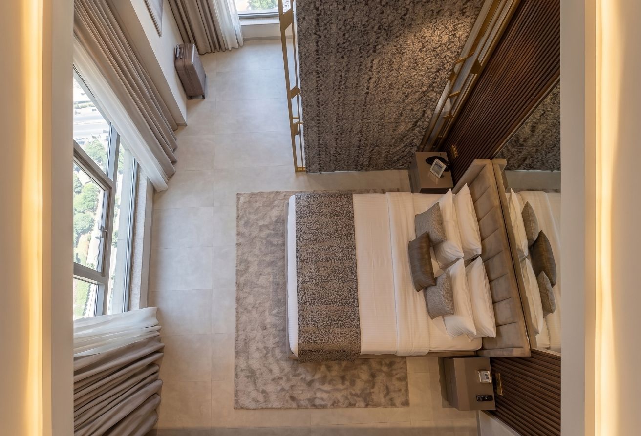 Fully Furnished Luxury Studio next to  Vendôme thumbnail 4