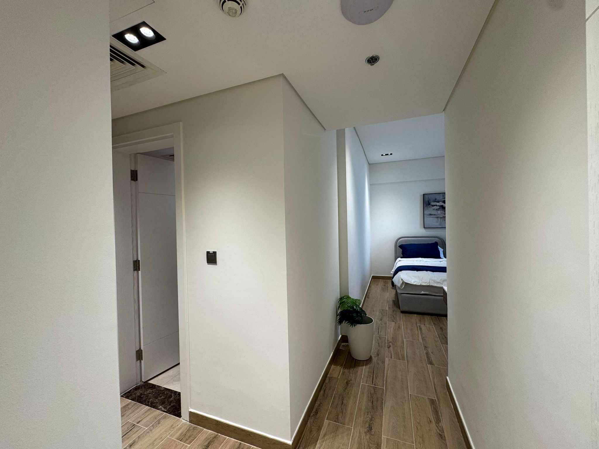 BRAND NEW 2BEDROOM FULLY FURNISHED WITH BALCONY thumbnail 6
