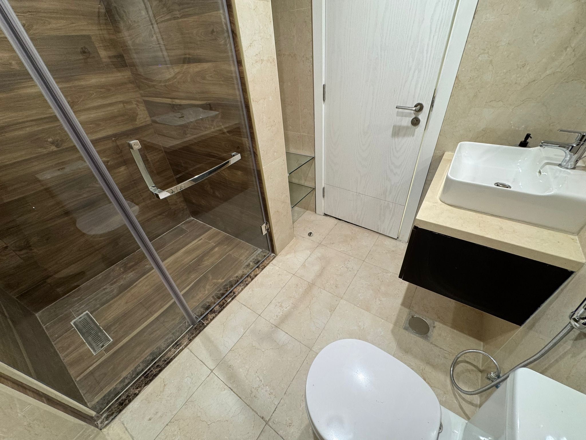BRAND NEW 2BEDROOM FULLY FURNISHED WITH BALCONY thumbnail 16