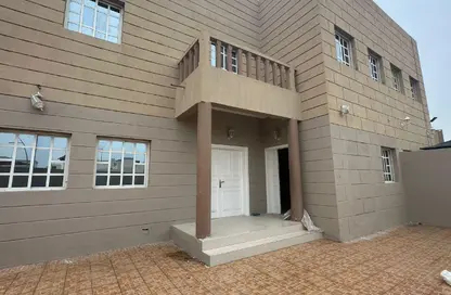 فيلا - 6 غرف نوم - 6 حمامات للايجار في جنوب مويثر - منطقة مويثر - الدوحة