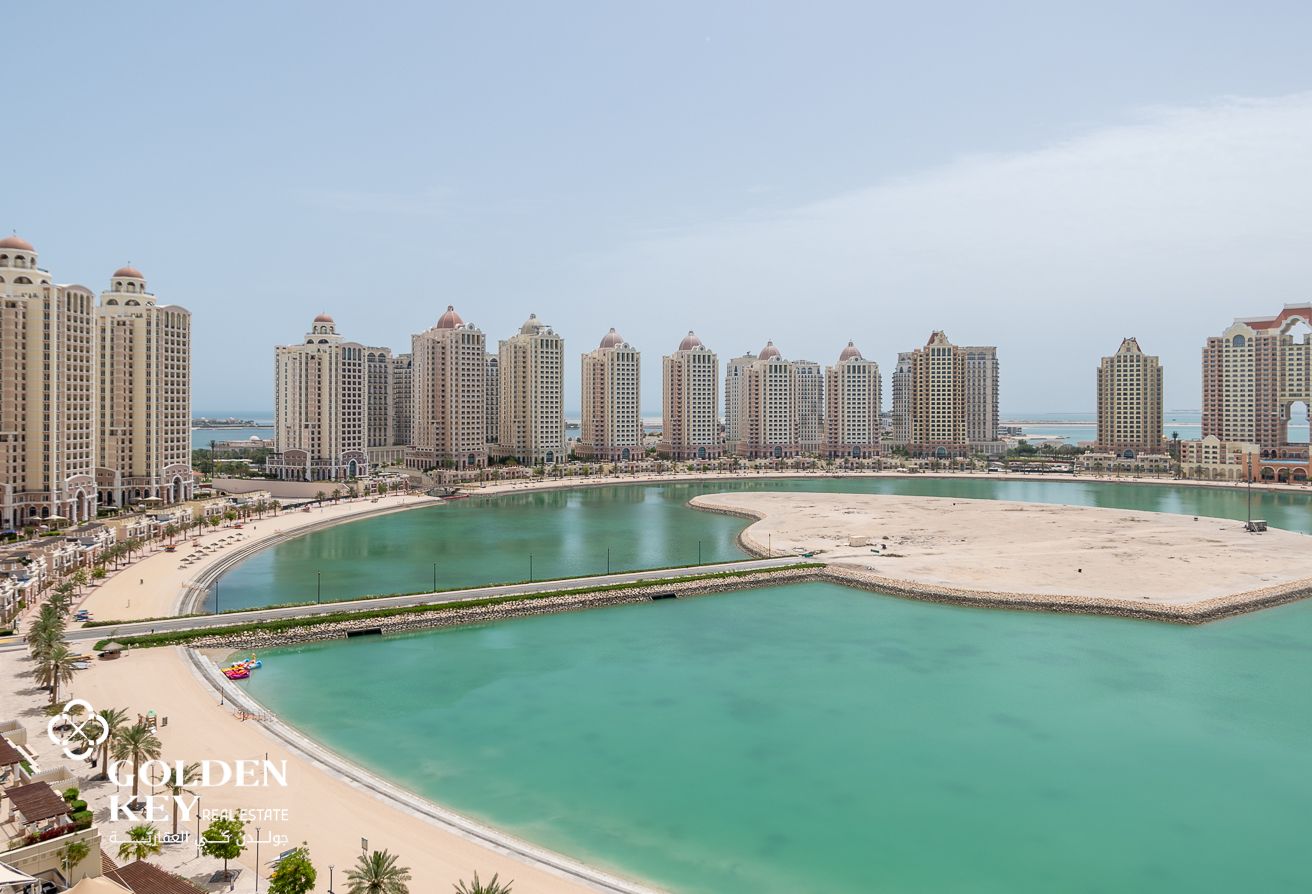 Beach Access| Bills Included | Weekly Housekeeping