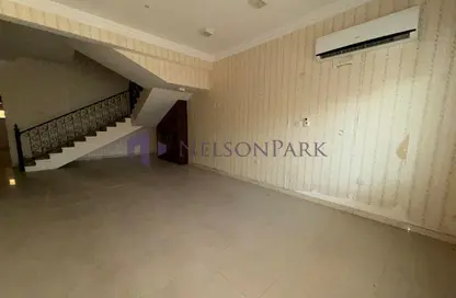 سكن الموظفين - استوديو - 8 حمامات للايجار في شارع المرخية - المرخية - الدوحة