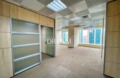 مساحات مكتبية - 5 غرف نوم - 2 حمامات للايجار في برج وست باي - الخليج الجنوبي - الخليج الغربي - الدوحة