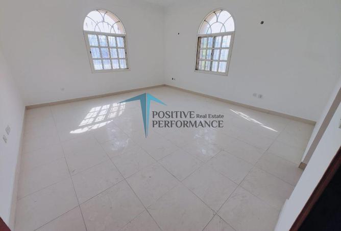 UnFurnished 1 Bedroom Villa Apartment in Mamoura..