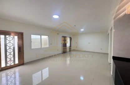 فيلا - 5 غرف نوم - 4 حمامات للايجار في روضة الخيل - روضة الخيل - الدوحة