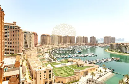 Apartment - 2 Bedrooms - 3 Bathrooms for rent in Tower 16 - Porto Arabia - The Pearl Island - Doha