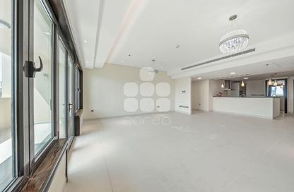 Apartment - 3 Bedrooms - 4 Bathrooms for rent in Tower 22 - Porto Arabia - The Pearl Island - Doha