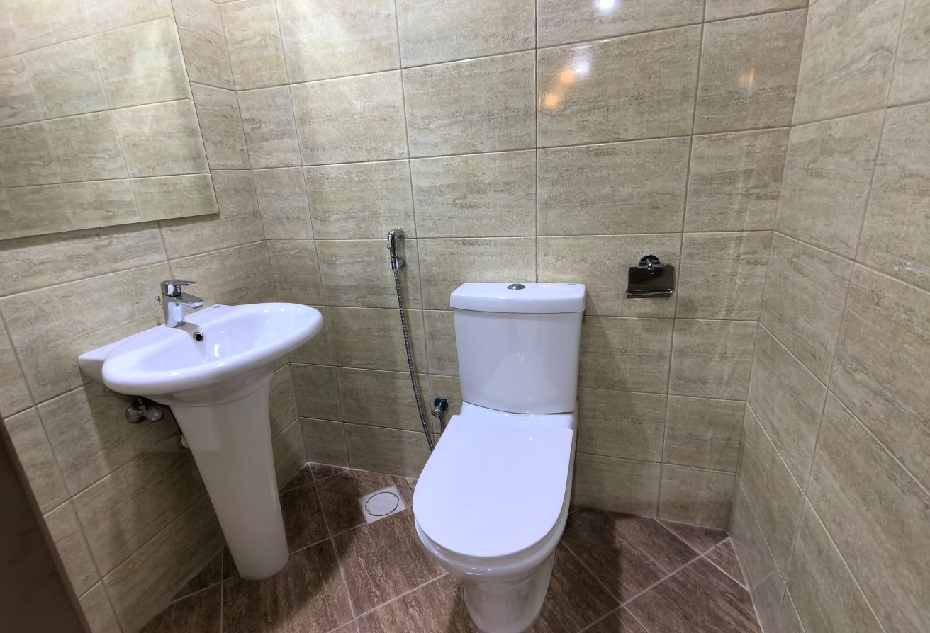 Exclusive Deal Fully Furnished 3BHK Prime location thumbnail 4