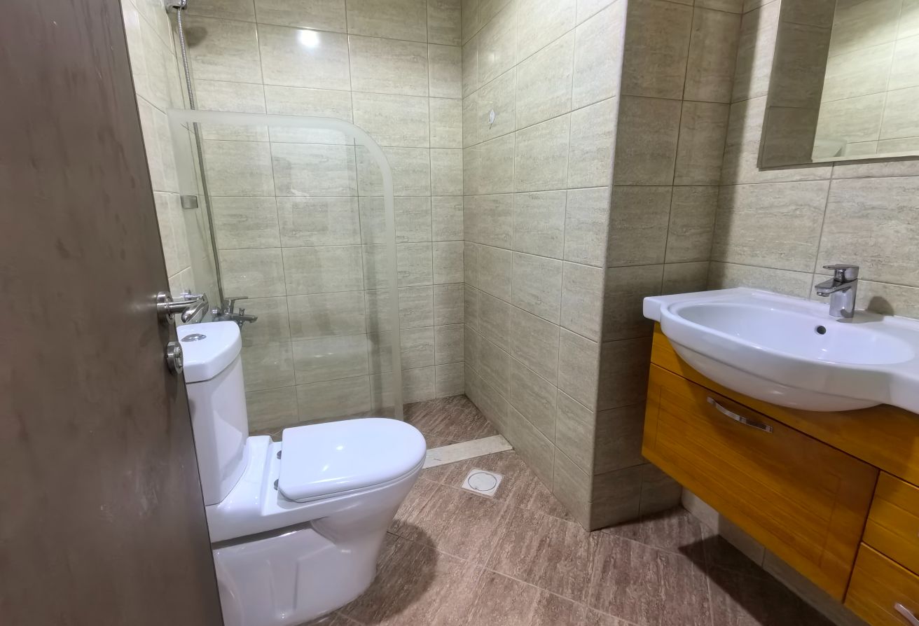Exclusive Deal Fully Furnished 3BHK Prime location thumbnail 8