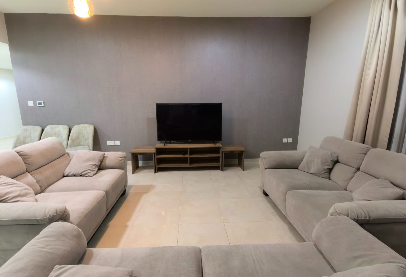 Exclusive Deal Fully Furnished 3BHK Prime location thumbnail 6