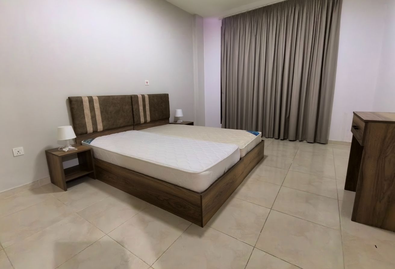 Exclusive Deal Fully Furnished 3BHK Prime location thumbnail 7