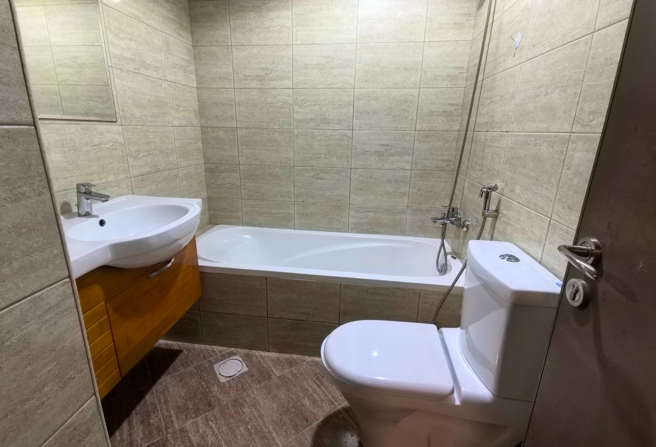Exclusive Deal Fully Furnished 3BHK Prime location thumbnail 12