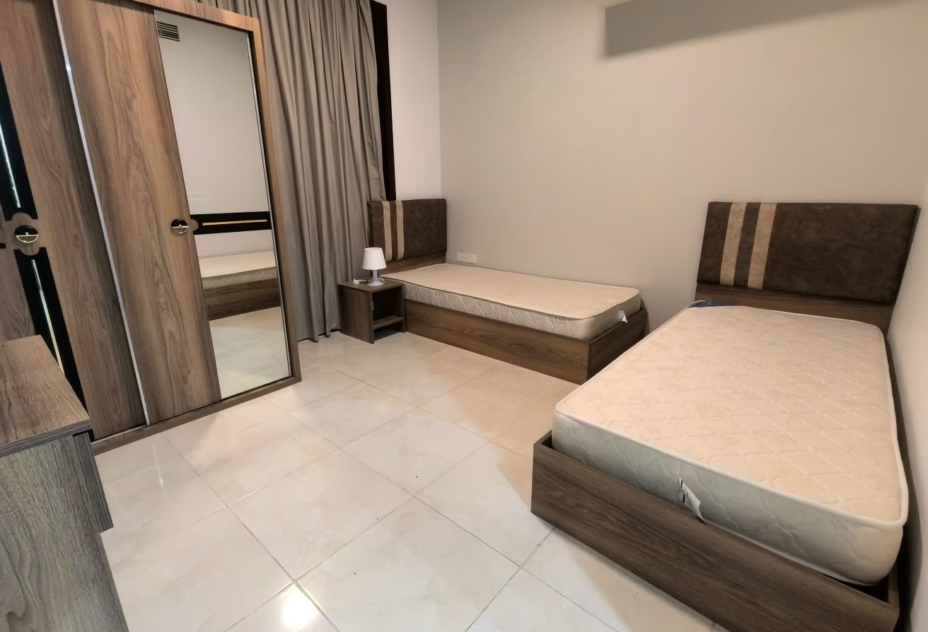 Exclusive Deal Fully Furnished 3BHK Prime location thumbnail 11