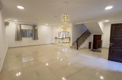 Villa - 4 Bedrooms - 4 Bathrooms for rent in Umm Al Seneem Street - Ain Khaled - Doha