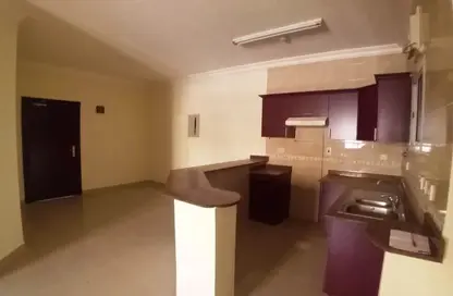 Apartment - 2 Bedrooms - 2 Bathrooms for rent in Al Muntazah Street - Al Muntazah - Doha