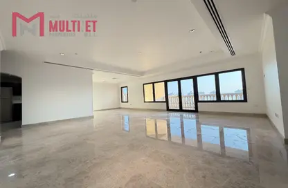 شقة - 2 غرف نوم - 3 حمامات للايجار في طريق بورتو الغربي - بورتو أرابيا - جزيرة اللؤلؤة - الدوحة