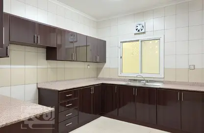 Apartment - 2 Bedrooms - 1 Bathroom for rent in Umm Ghwailina Comm - Umm Ghuwalina - Umm Ghuwailina - Doha