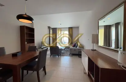 شقة - غرفة نوم - 2 حمامات للايجار في فيفا غرب - فيفا بحرية - جزيرة اللؤلؤة - الدوحة