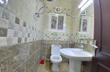 Apartment - 2 Bedrooms - 2 Bathrooms for rent in Umm Ghwailina Comm - Umm Ghuwalina - Umm Ghuwailina - Doha