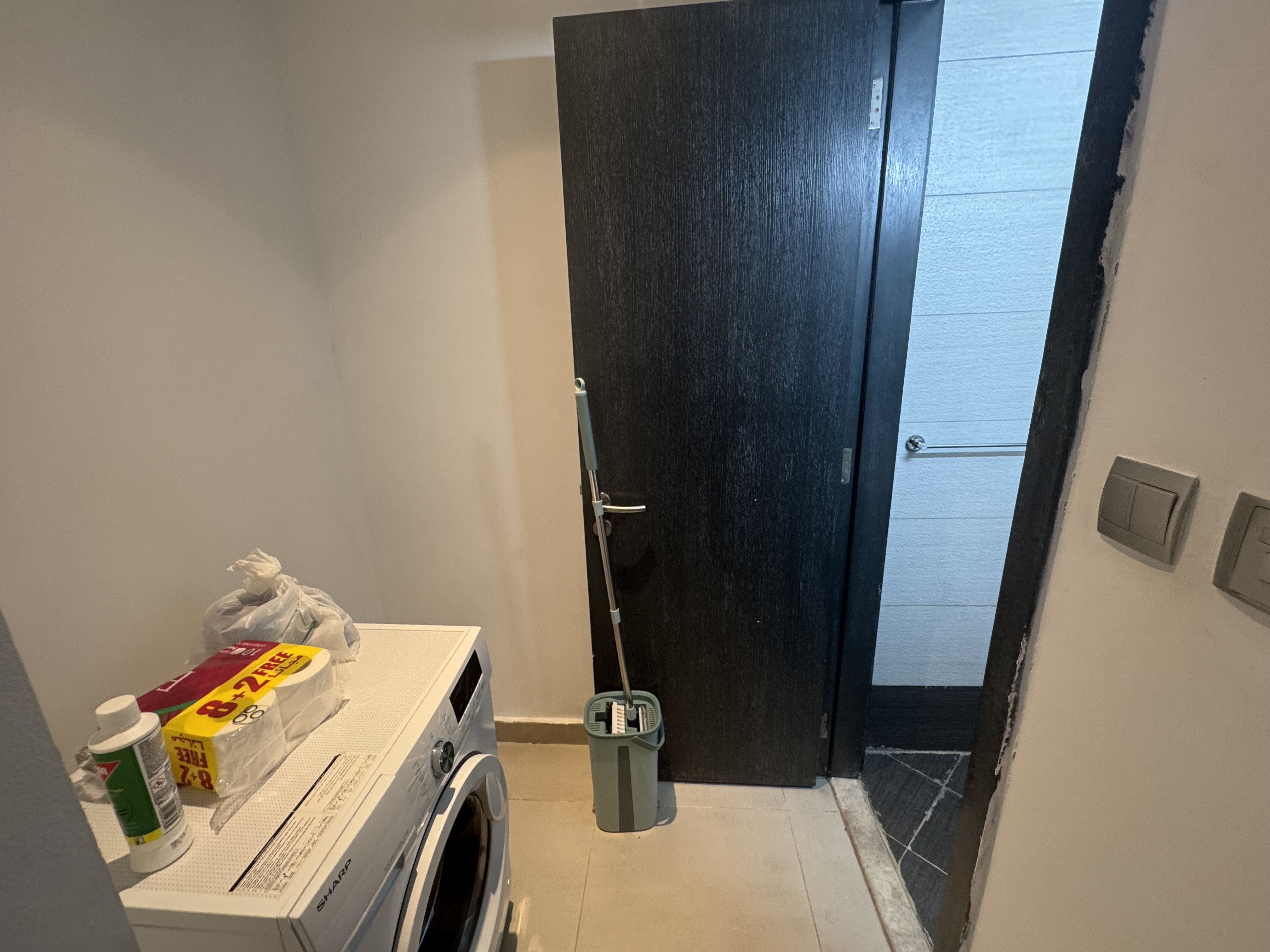 COZY 1BEDROOM FULLY FURNISHED WITH BALCONY thumbnail 5