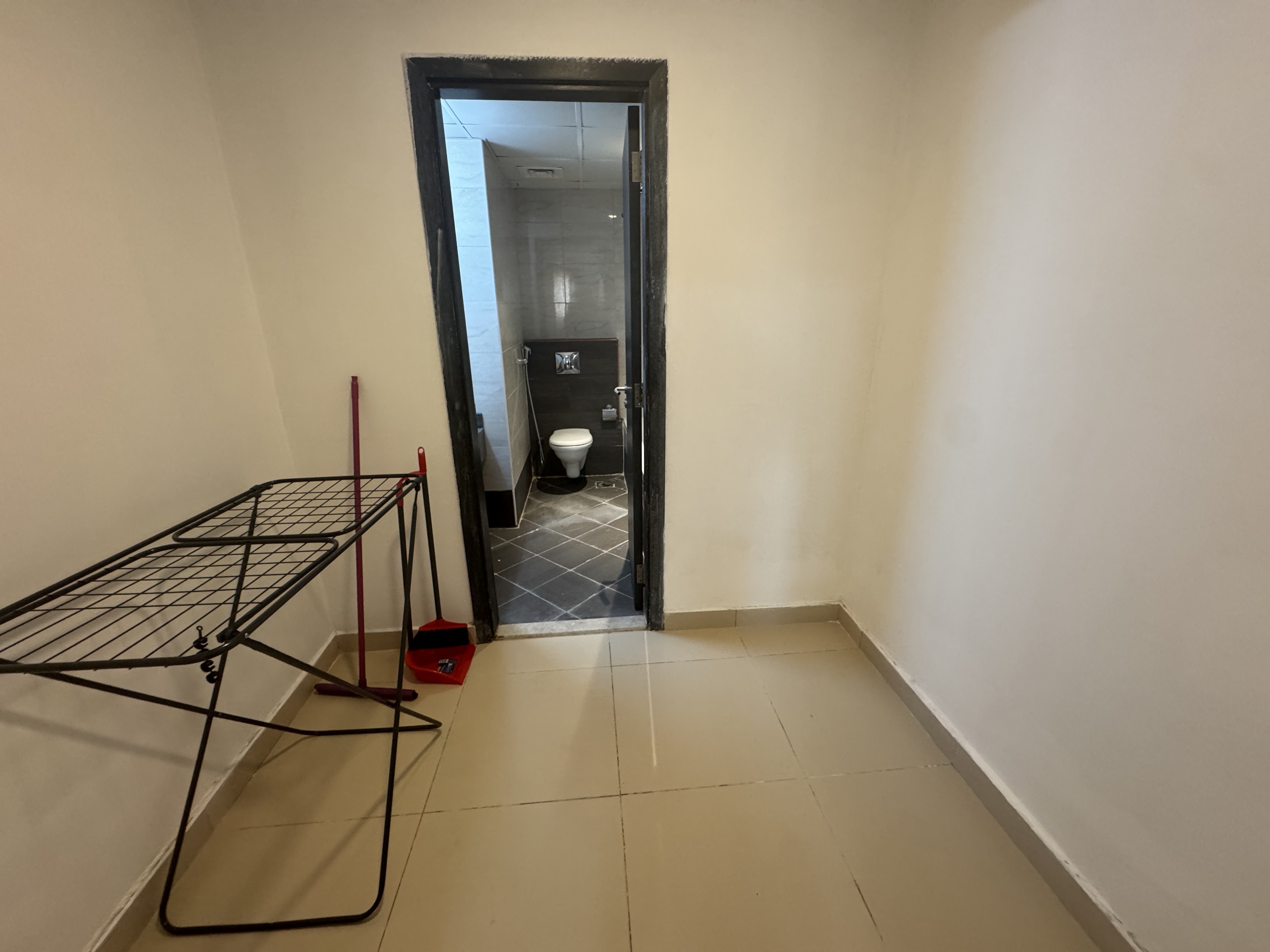 COZY 1BEDROOM FULLY FURNISHED WITH BALCONY thumbnail 9