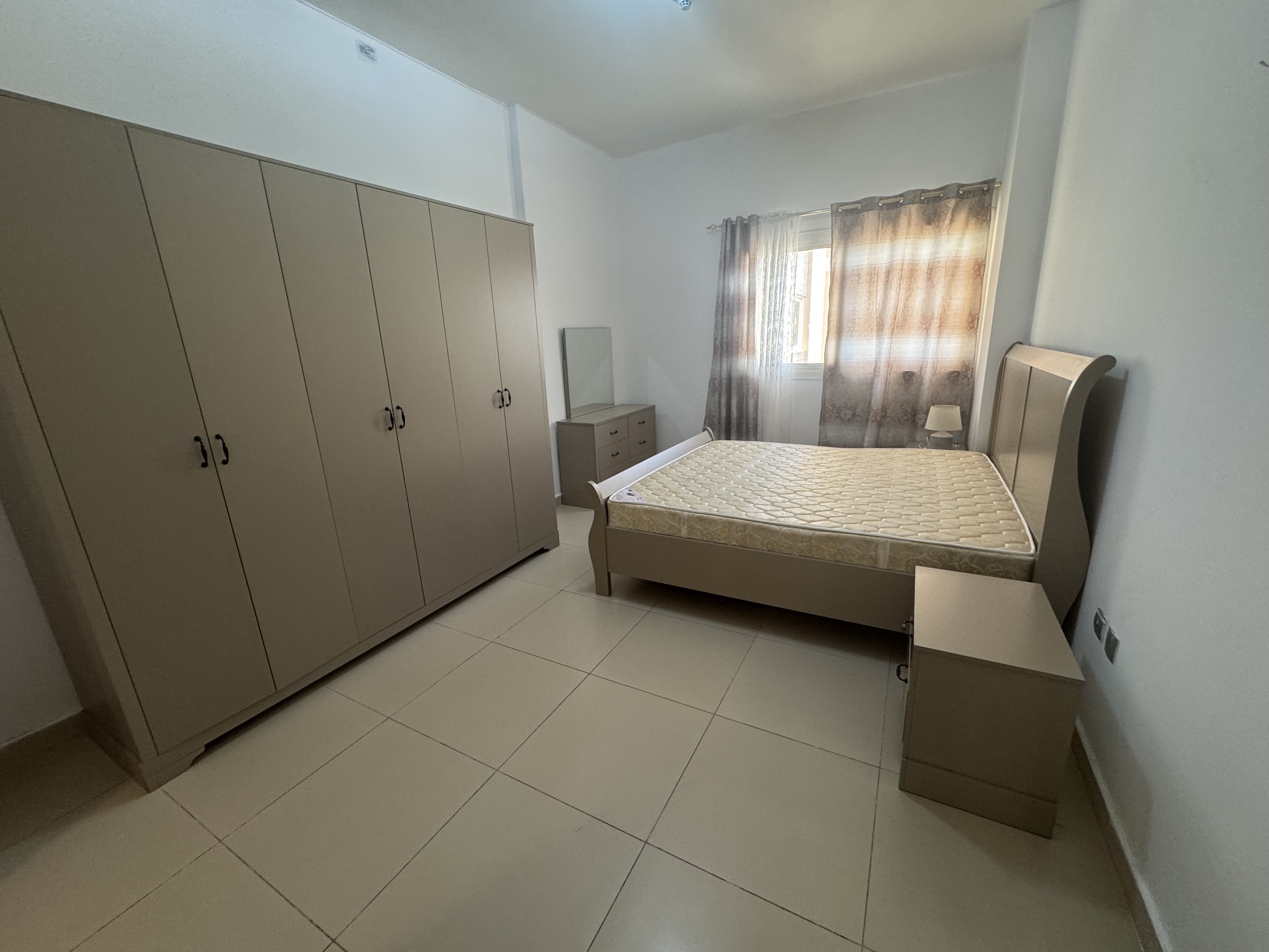 COZY 1BEDROOM FULLY FURNISHED WITH BALCONY thumbnail 8