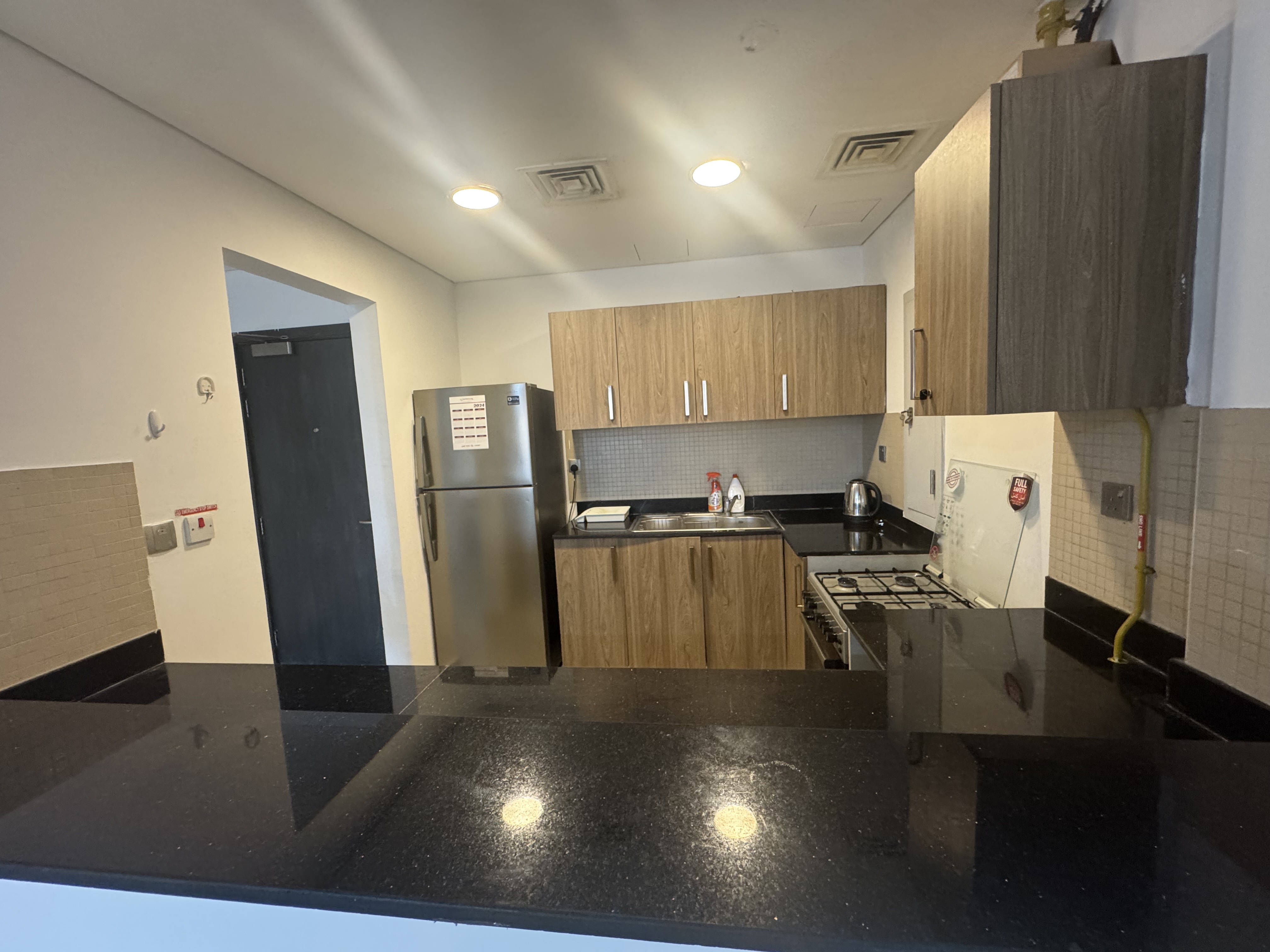 COZY 1BEDROOM FULLY FURNISHED WITH BALCONY thumbnail 12
