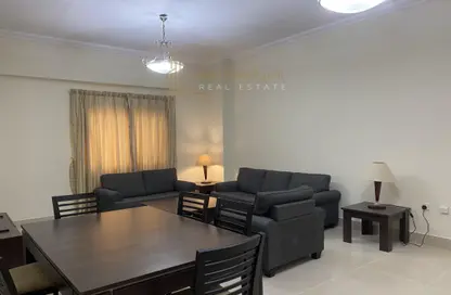 شقة - 2 غرف نوم - 2 حمامات للايجار في شارع الجزيره - فريج بن محمود الشمالي - فريج بن محمود - الدوحة