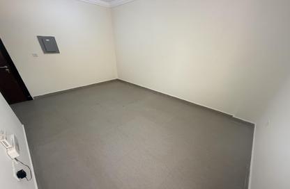 Apartment - 1 Bedroom - 1 Bathroom for rent in Umm Ghuwailina - Doha