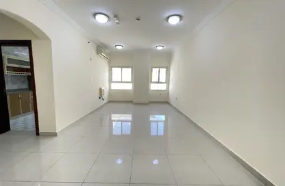 Apartment - 2 Bedrooms - 3 Bathrooms for rent in Thabit Bin Zaid Street - Al Mansoura - Doha
