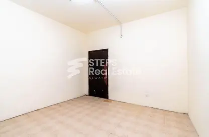Labor Camp - Studio - 7+ Bathrooms for rent in Industrial Area 4 - Industrial Area - Industrial Area - Doha
