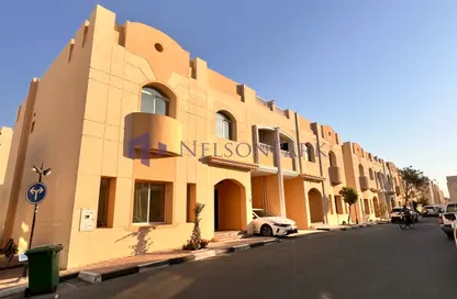 مجمع سكني - 5 غرف نوم - 4 حمامات للايجار في شارع ام السنيم - عين خالد - الدوحة