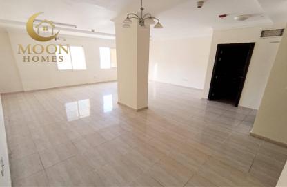 Apartment - 2 Bedrooms - 3 Bathrooms for rent in Umm Ghuwailina 4 - Umm Ghuwailina - Doha